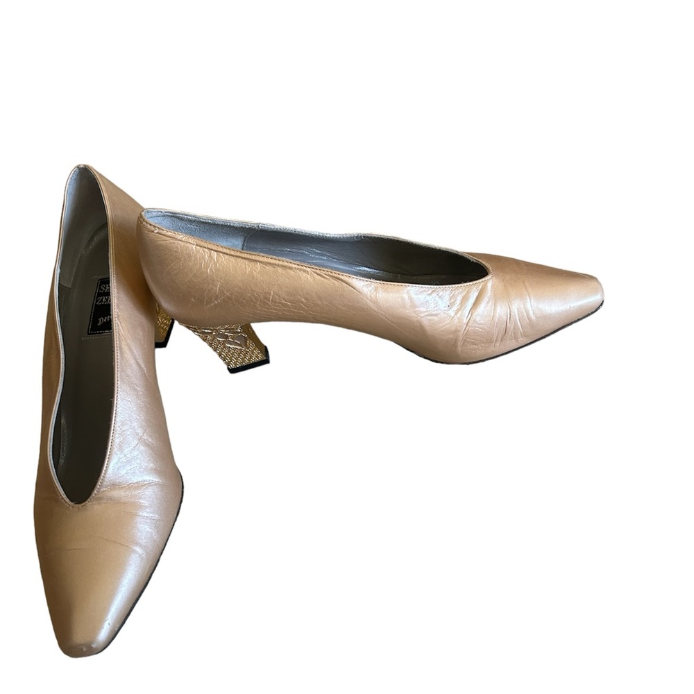 Sergio Zelcer Design Beige  2.5 in. Gold Decorative Heels.Size 7.5 Made in Spain